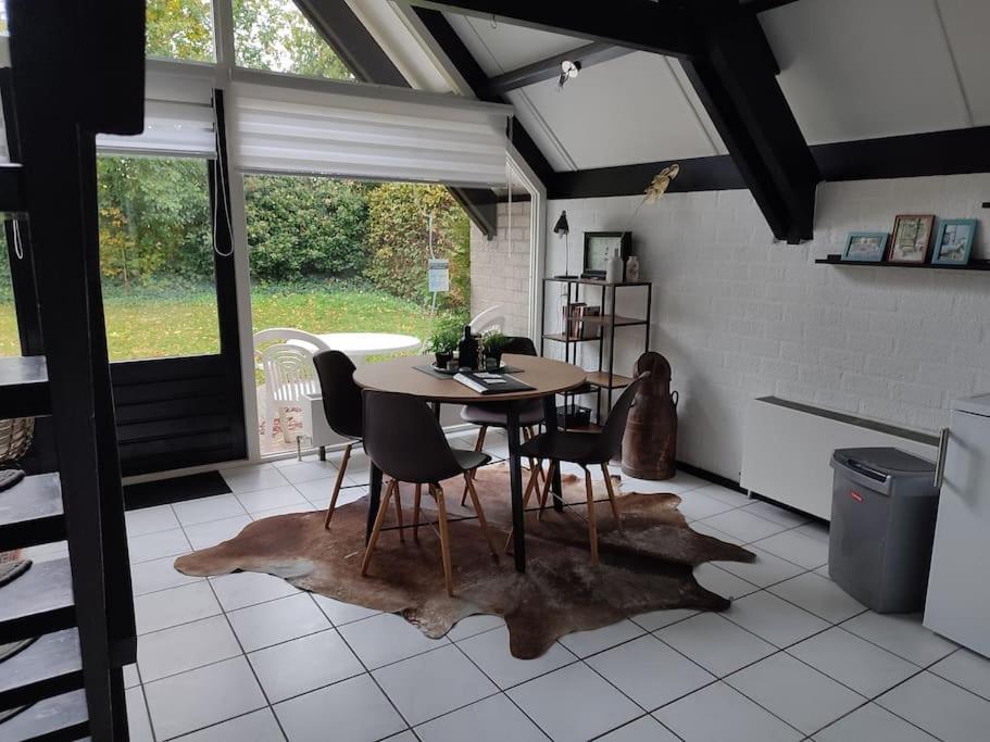 Vrijstaande Recreatiebungalow Met Slaapvide Posterholt エクステリア 写真