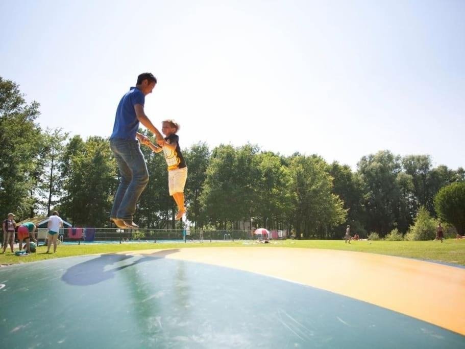 Vrijstaande Recreatiebungalow Met Slaapvide Posterholt エクステリア 写真
