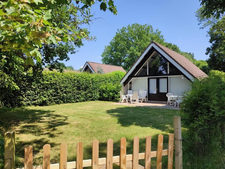 Vrijstaande Recreatiebungalow Met Slaapvide Posterholt エクステリア 写真