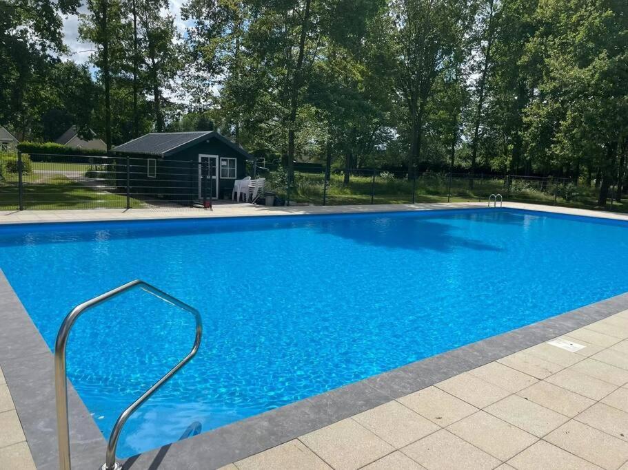 Vrijstaande Recreatiebungalow Met Slaapvide Posterholt エクステリア 写真