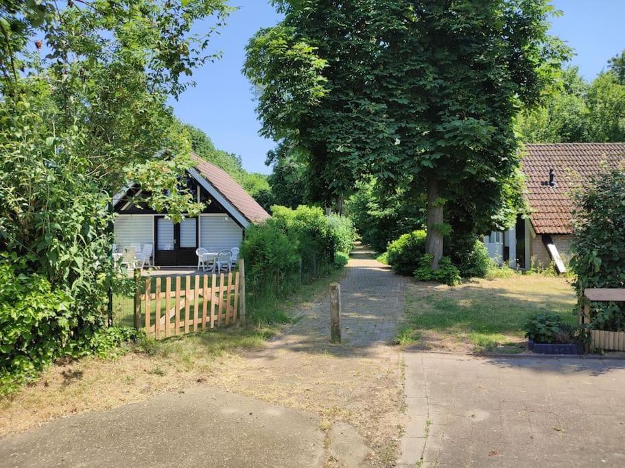 Vrijstaande Recreatiebungalow Met Slaapvide Posterholt エクステリア 写真